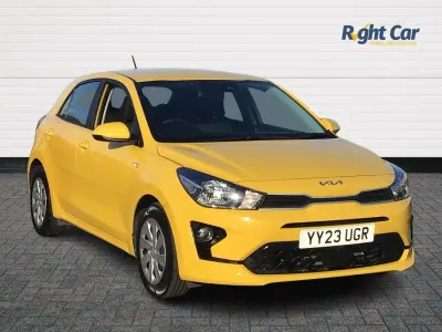 Usado Kia Rio 83 CV (61 kW) 2023 Amarillo Utilitario