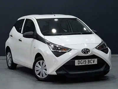 Used Toyota Aygo 72 HP (52 kW) 2019 White Hatchback
