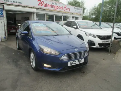 Begagnad Ford Focus Zetec 100 HK (73 kW) 2017 Blå Halvkombi