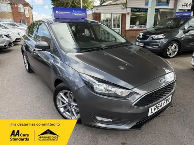 Begagnad Ford Focus Zetec 2015 Grå Halvkombi