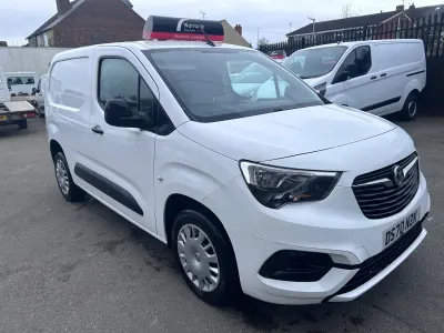 Usado Vauxhall Combo Sportive 100 CV (73 kW) 2020 Blanco Monovolumen