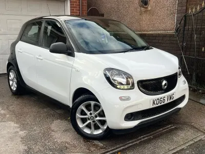 Used Smart ForFour Passion 71 HP (52 kW) 2017 White Hatchback