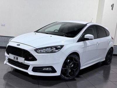 Used Ford Focus ST 185 HP (136 kW) 2016 White Hatchback