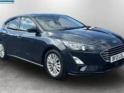 Begagnad Ford Focus Titanium 125 HK (91 kW) 2021 Blå Halvkombi