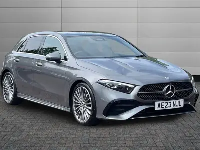 Usado Mercedes A180 AMG Line Premium Plus 136 HP (100 kW) 2023 Cinzento Citadino
