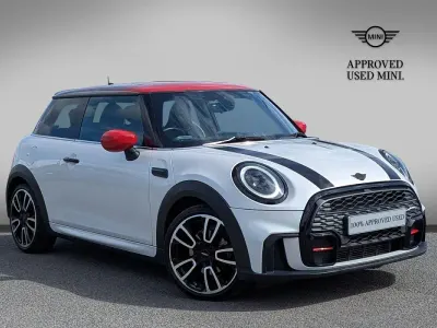 Begagnad Mini Cooper Hatch 134 HK (98 kW) 2023 Vit Halvkombi