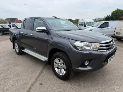 Używany Toyota HiLux 150 KM (110 kW) 2017 Szary Pickup