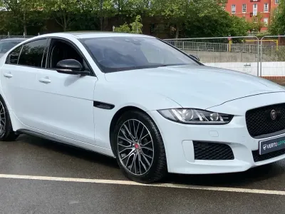 Käytetty Jaguar XE 250 HP (183 kW) 2018 Sedan