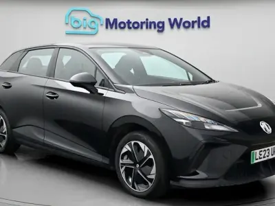 Używany MG MG4 EV SE 150 kW (204 KM) 2023 Czarny Hatchback