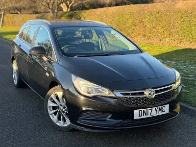 Used Vauxhall Astra Design Edition 98 HP (72 kW) 2017 Black Estate