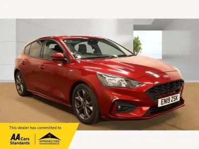 Begagnad Ford Focus ST-Line 2019 Röd Halvkombi