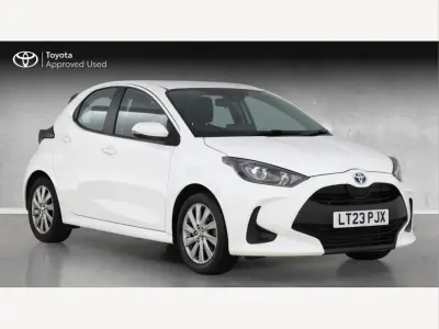 Used Toyota Yaris 113 HP (83 kW) 2023 White Hatchback