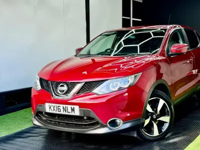 Used Nissan Qashqai N-Connecta 110 HP (80 kW) 2016 Red SUV