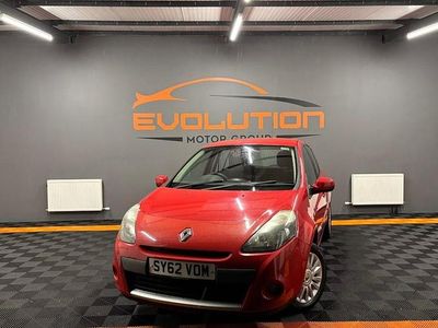 Used Renault Clio IV Expression+ 75 HP (55 kW) 2012 Red Hatchback