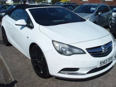 Used Vauxhall Cascada 170 HP (125 kW) 2013 White Cabriolet