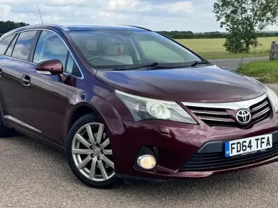 Used Toyota Avensis 150 HP (110 kW) 2014 Red Estate