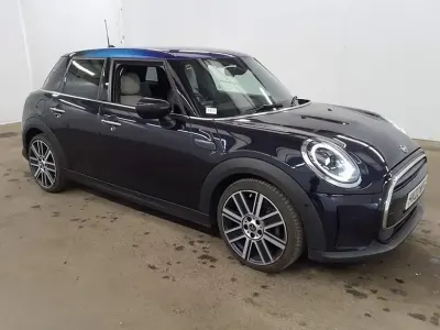 Begagnad Mini Cooper Exclusive 136 HK (100 kW) 2022 Svart Halvkombi