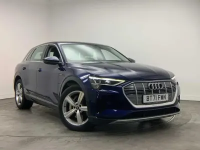 Usado Audi e-tron Advanced 230 kW (313 HP) 2021 Azul SUV
