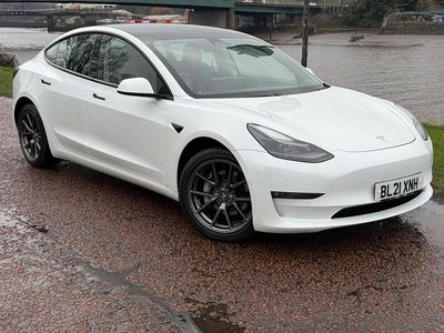 White Used 2021 Tesla Model 3 Sedan | £16,999 (Fair price)