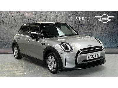 Begagnad Mini Cooper Classic 136 HK (100 kW) 2022 Silver Halvkombi