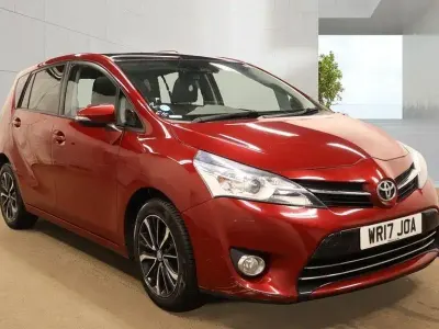 Usado Toyota Verso Design 147 CV (108 kW) 2017 Rojo Monovolumen