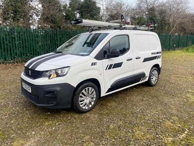 Begagnad Peugeot Partner 131 HK (96 kW) 2020 Vit Minibuss