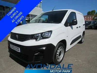 Gebraucht Peugeot Partner Premium 2023 Weiß Van / Kleinbus