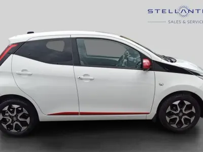Used Toyota Aygo Trend 70 HP (51 kW) 2021 White Hatchback