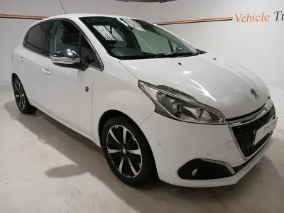 Used Peugeot 208 S 82 HP (60 kW) 2018 White Hatchback