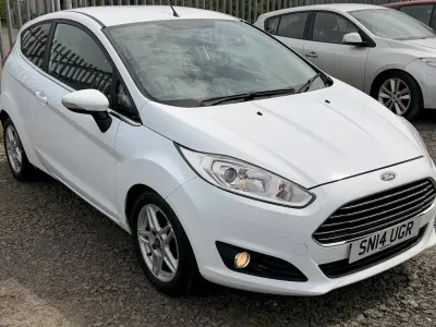 Used Ford Fiesta Zetec 100 HP (73 kW) 2014 White Hatchback