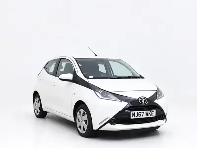 Used Toyota Aygo X-play 69 HP (50 kW) 2017 White Hatchback