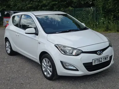 Used Hyundai i20 Active 85 HP (62 kW) 2012 White Hatchback