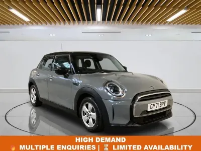 Usado Mini Cooper Classic 136 HP (100 kW) 2021 Cinzento Citadino