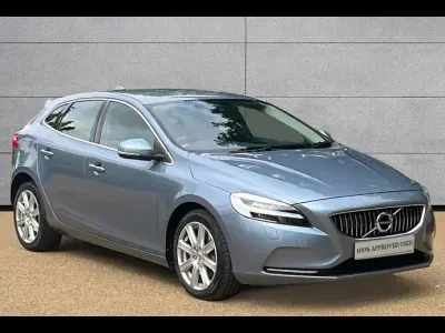Used Volvo V40 Inscription 152 HP (111 kW) 2018 Blue Hatchback