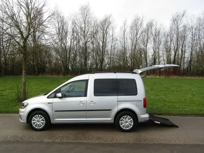 Usado VW Caddy Life 122 CV (89 kW) 2020 Plateado Monovolumen