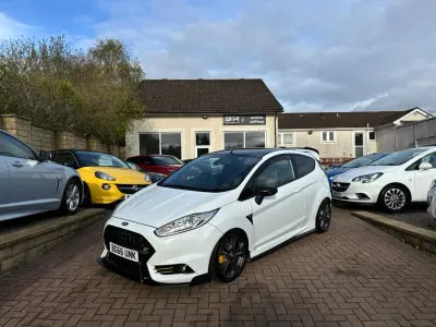 Używany Ford Fiesta ST 288 KM (211 kW) 2016 Biały Hatchback