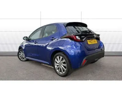 Gebraucht Toyota Yaris Hybrid 116 PS (85 kW) 2023 Blau Kleinwagen