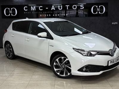 Used Toyota Auris Hybrid Design 136 HP (100 kW) 2016 White Hatchback