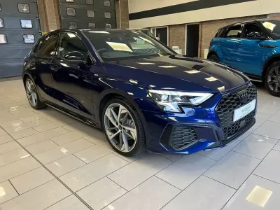 Używany Audi A3 Sportback Black Edition 2024 Niebieski Hatchback
