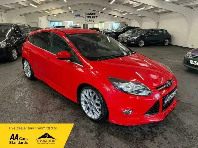 Used Ford Focus Zetec 125 HP (91 kW) 2014 Red Hatchback