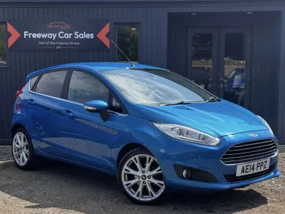 Used Ford Fiesta Titanium 100 HP (73 kW) 2014 Blue Hatchback
