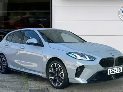 Begagnad BMW 120 M Sport 168 HK (123 kW) 2025 Grå Halvkombi