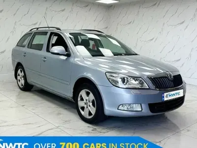 Usado Skoda Octavia Elegance 105 HP (77 kW) 2010 Azul Carrinha