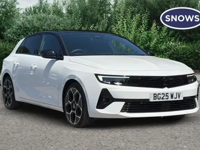 Used Vauxhall Astra Ultimate 130 HP (95 kW) 2025 White Hatchback