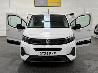 Used Vauxhall Combo S 130 HP (95 kW) 2024 White MPV