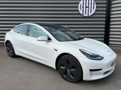 Used Tesla Model 3 Standard Range Plus 366 kW (498 HP) 2019 White Sedan