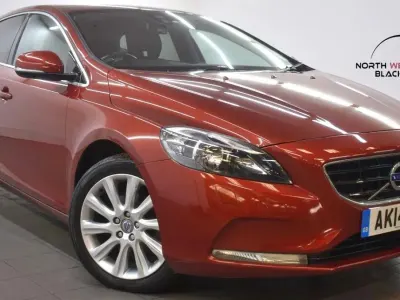Used Volvo V40 SE 115 HP (84 kW) 2014 Red Hatchback