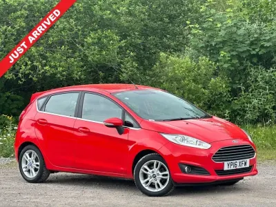 Used Ford Fiesta Zetec 95 HP (69 kW) 2016 Red Hatchback