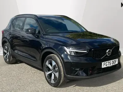 Usado Volvo XC40 Plus 163 CV (119 kW) 2025 Negro SUV