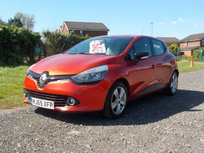 Used Renault Clio IV Play 90 HP (66 kW) 2015 Red Hatchback